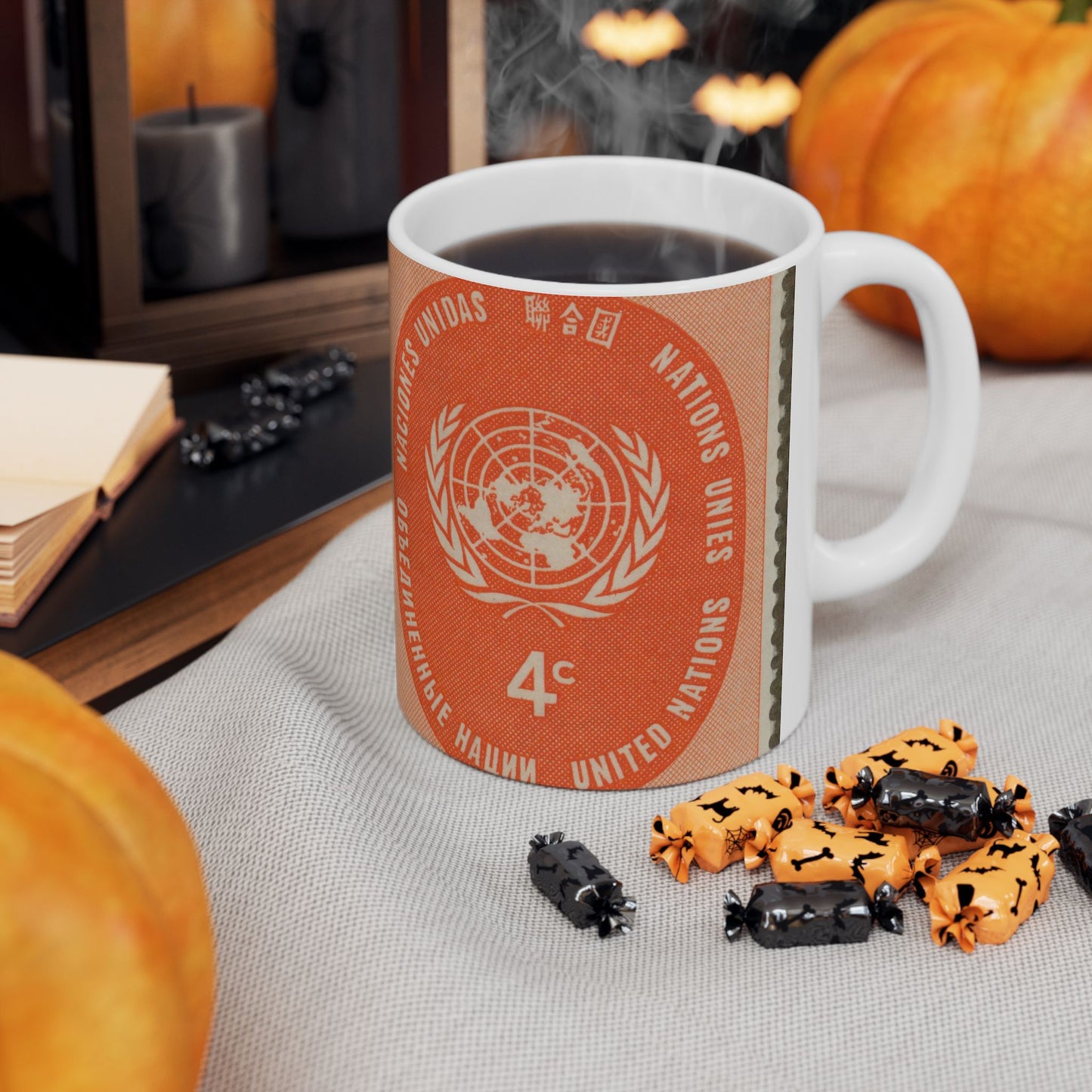 Frimärke ur Gösta Bodmans filatelistiska motivsamling, påbörjad 1950.Frimärke från Nations Unies 1958. Motiv av F. N.- märket. Beautiful Novelty Ceramic Coffee Mug 11oz