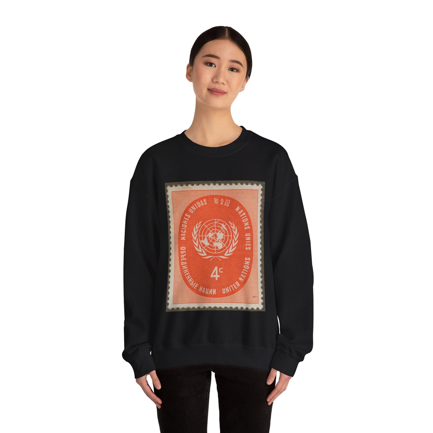 Frimärke ur Gösta Bodmans filatelistiska motivsamling, påbörjad 1950.Frimärke från Nations Unies 1958. Motiv av F. N.- märket. Black Heavy Blend Adult Crew Neck SweatShirt