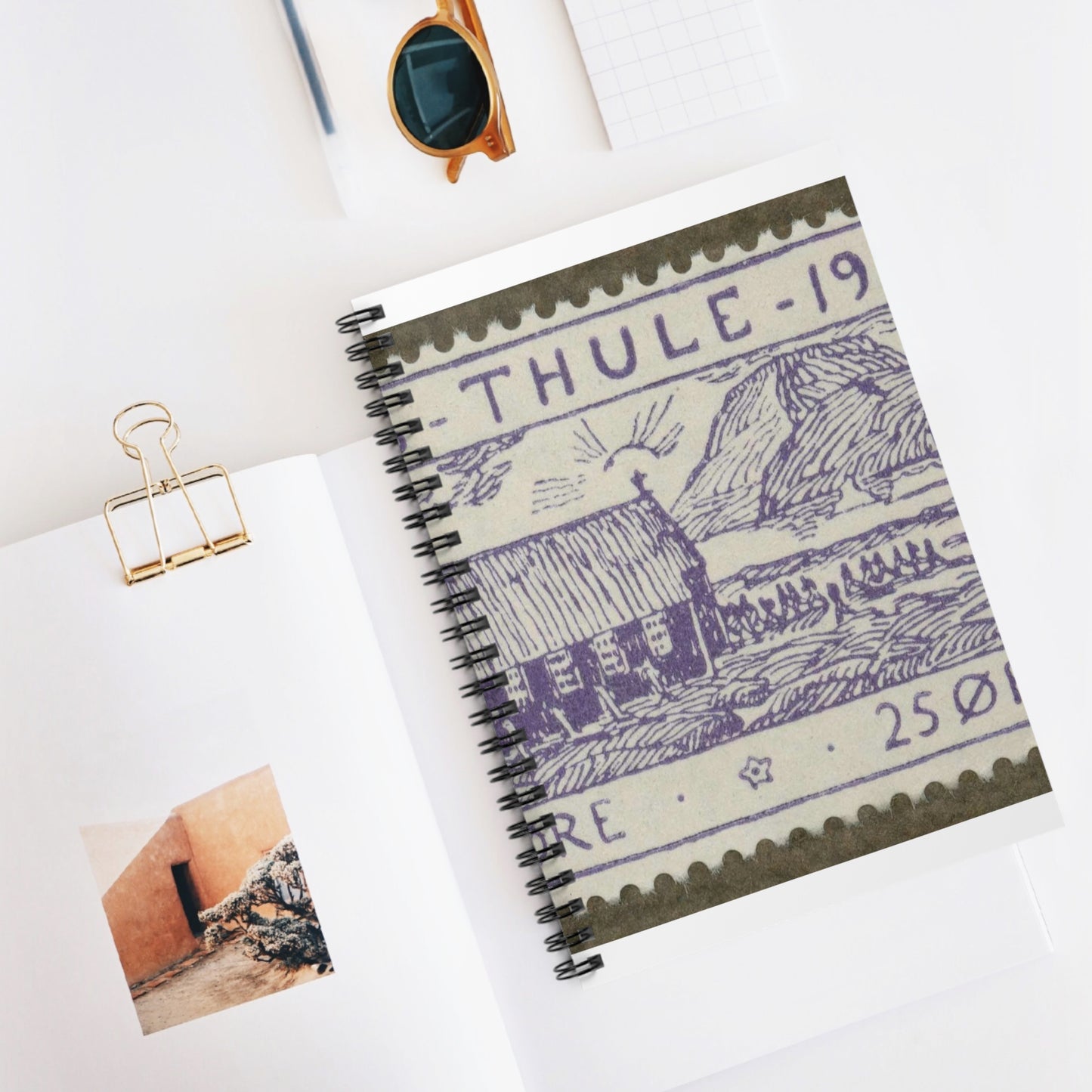 Frimärke ur Gösta Bodmans filatelistiska motivsamling, påbörjad 1950.Motiv av byggnad i Thule-kolonien, Nordvästra Grönlamd, 1936. Spiral Bound Ruled Notebook with Printed Cover