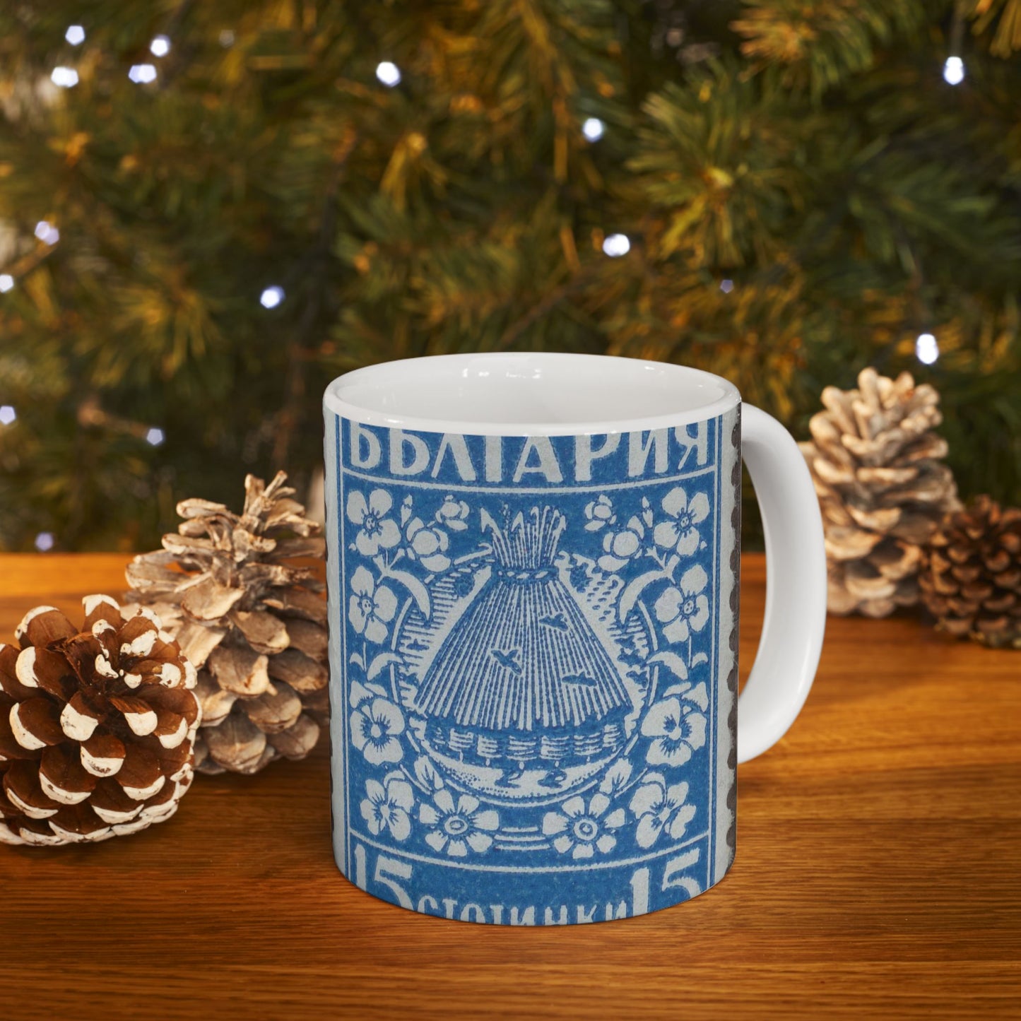 Frimärke ur Gösta Bodmans filatelistiska motivsamling, påbörjad 1950.Frimärke från Bulgarien, 1940. Motiv av bikupa. "Lanbrukspropaganda". Beautiful Novelty Ceramic Coffee Mug 11oz
