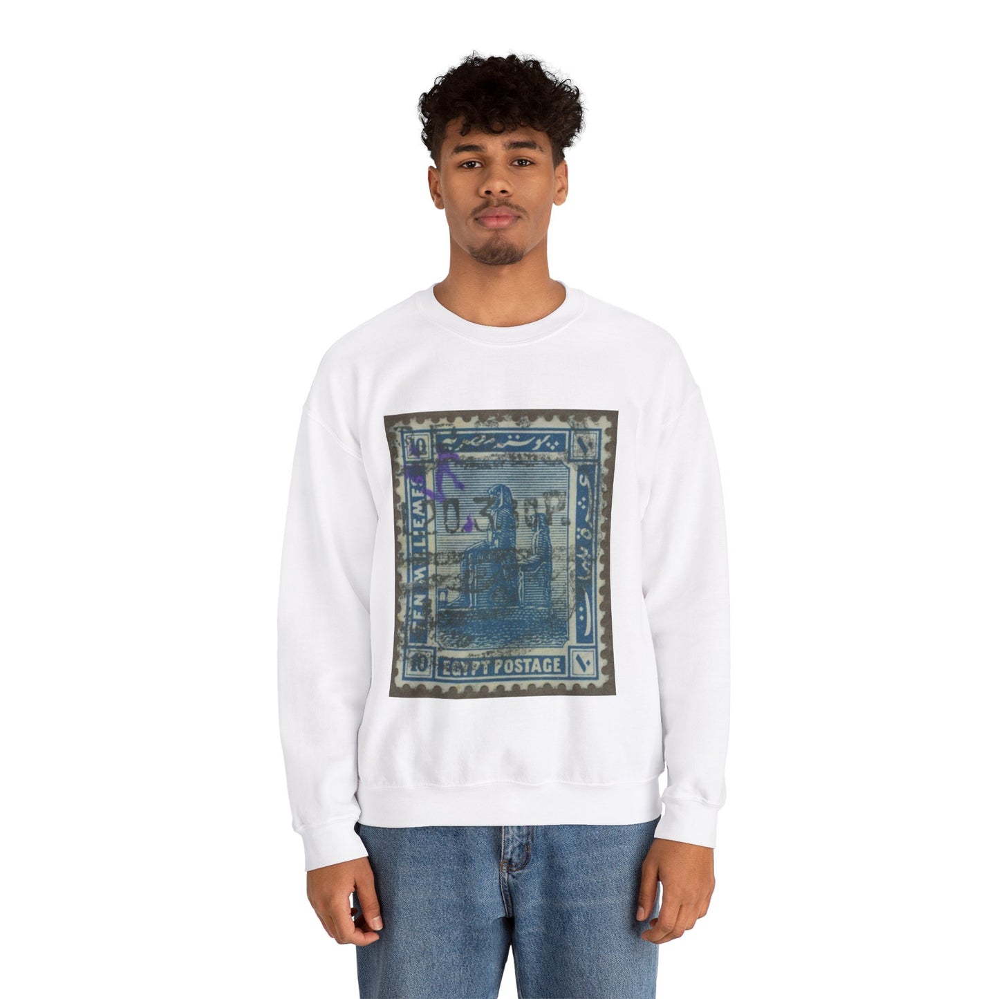 Frimärke ur Gösta Bodmans filatelistiska motivsamling, påbörjad 1950.Frimärke från Egypten, 1914. Motiv av Memnonstoderna. White Heavy Blend Adult Crew Neck SweatShirt