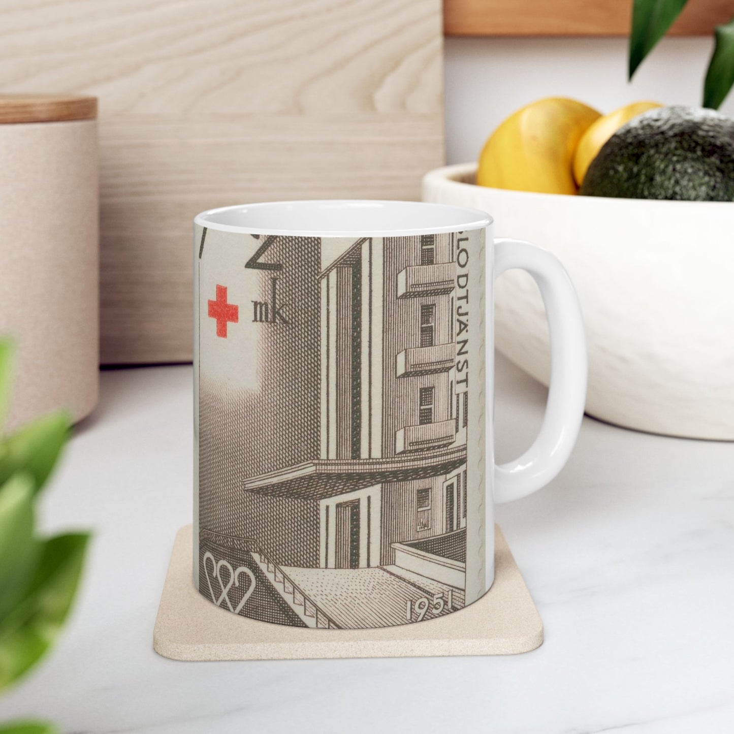 Frimärke ur Gösta Bodmans filatelistiska motivsamling, påbörjad 1950.Frimärke från Finlamd, 1951. Motiv av institut för blodtjänst. "Serie: Röda Korset". Beautiful Novelty Ceramic Coffee Mug 11oz