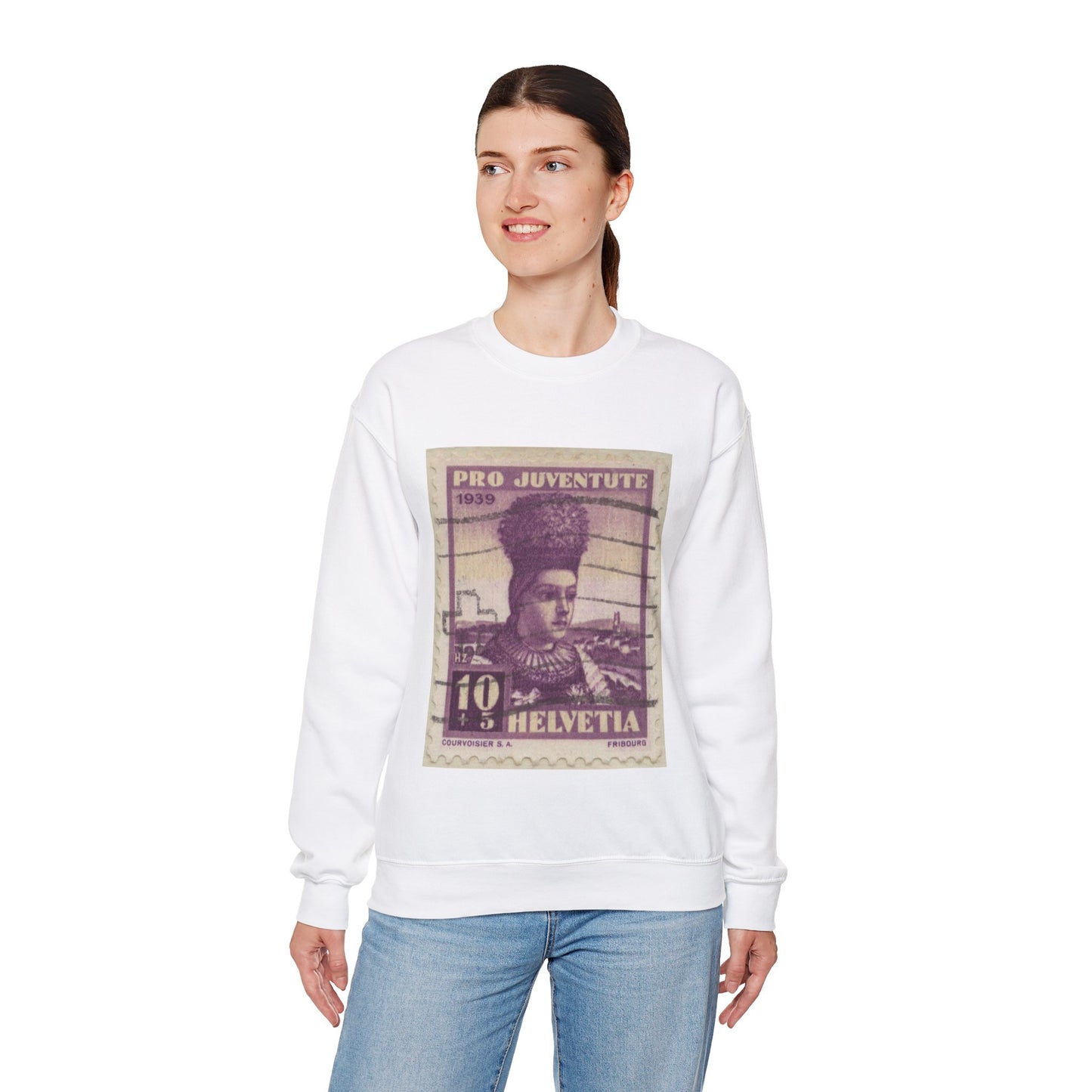 Frimärke ur Gösta Bodmans filatelistiska motivsamling, påbörjad 1950.Frimärke från Schweiz, 1939. Motiv av kvinnodräkt, Freiburg. White Heavy Blend Adult Crew Neck SweatShirt
