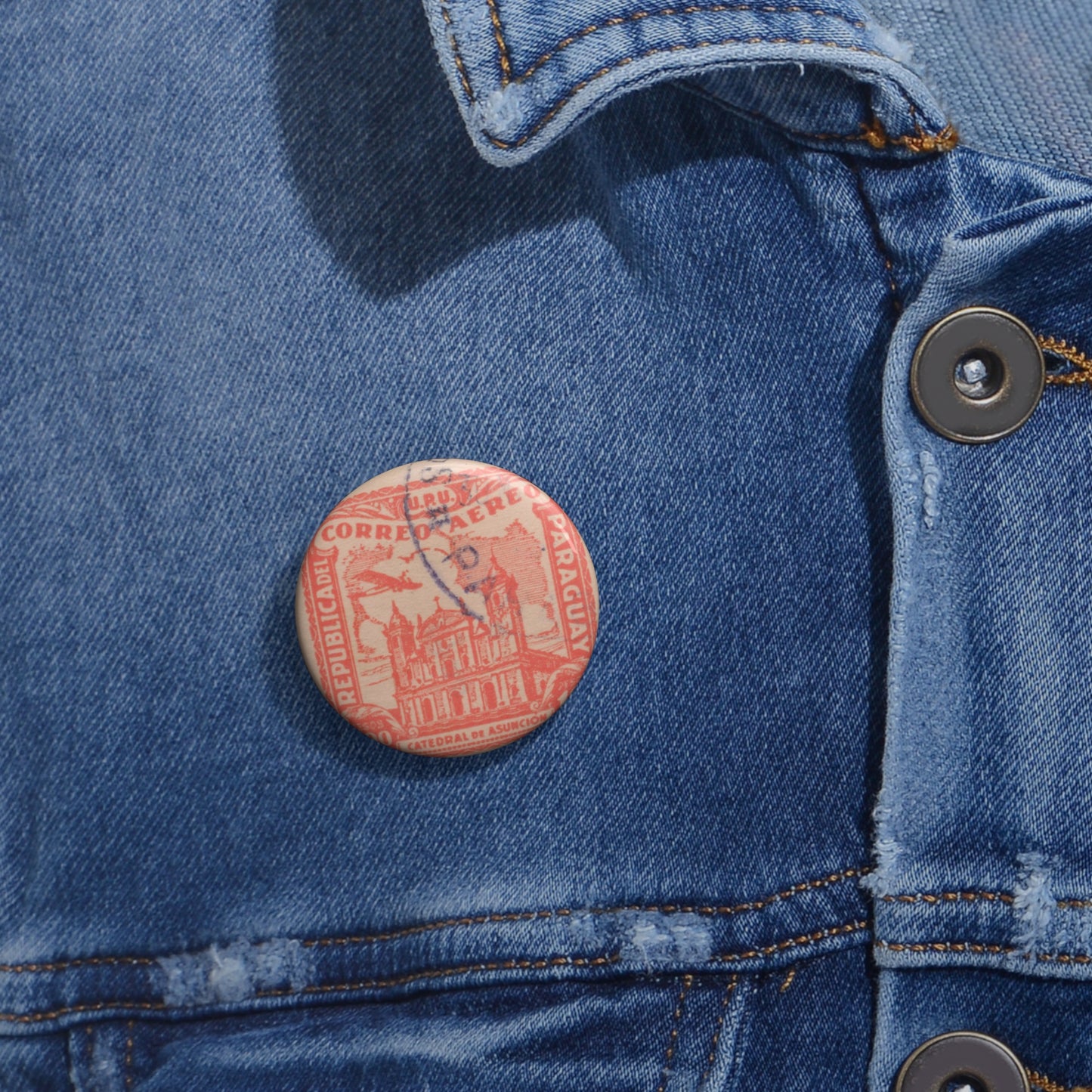 Frimärke ur Gösta Bodmans filatelistiska motivsamling, påbörjad 1950.Frimärke från Papaguay, 1930. Motiv av katedralen Asinción. Pin Buttons with Crisp Design