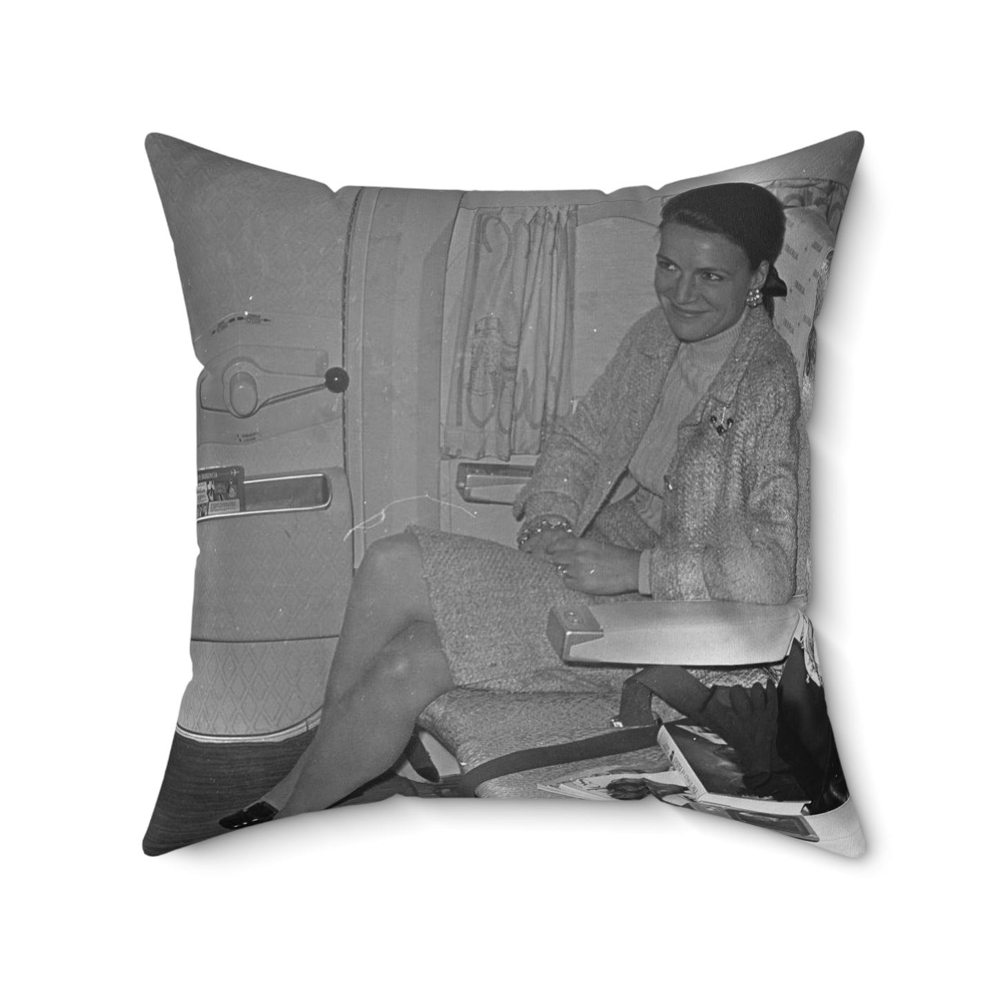 Vertrek prinses Irene van Schiphol. De prinses in het Decorative Accent Square Pillow