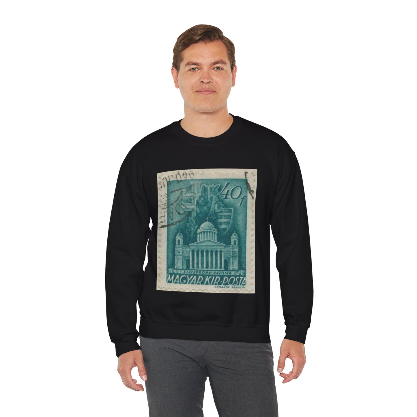 Frimärke ur Gösta Bodmans filatelistiska motivsamling, påbörjad 1950.Frimärke från Ungern, 1939. Motiv av Basilikan i Eszergom. Black Heavy Blend Adult Crew Neck SweatShirt