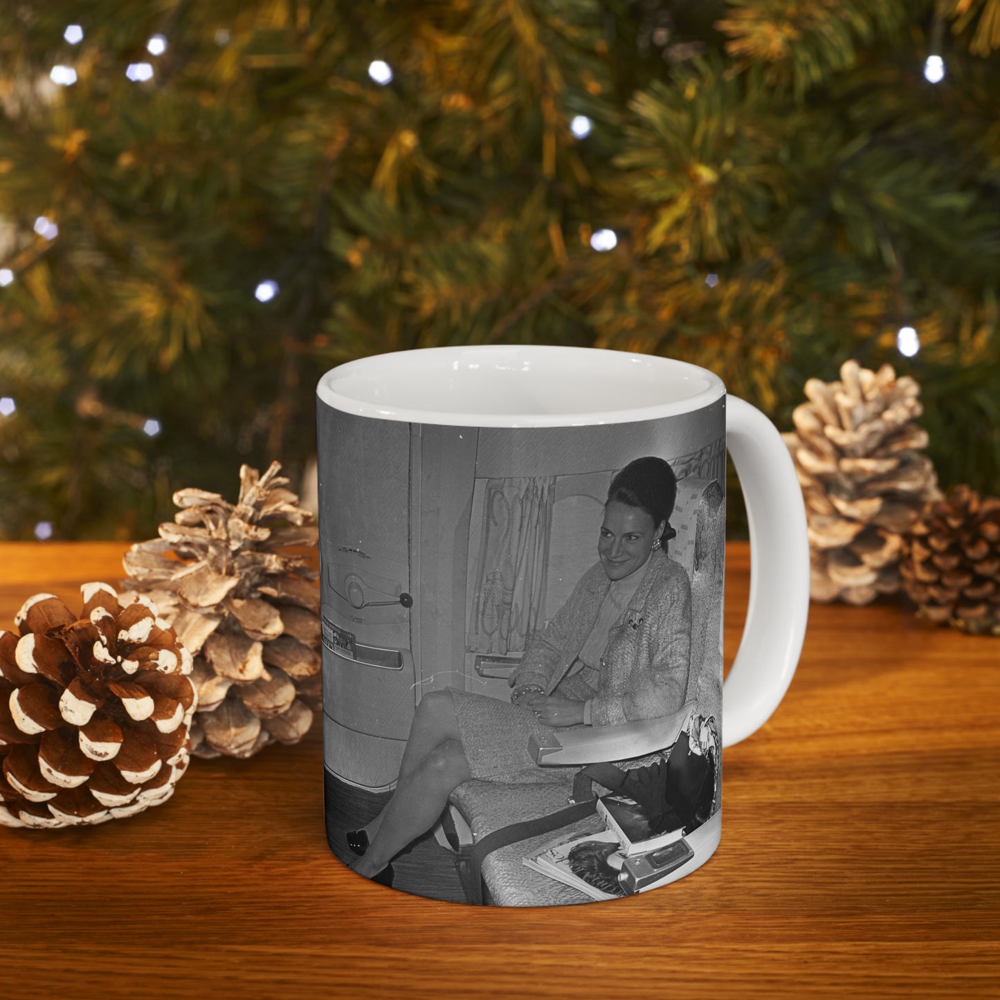 Vertrek prinses Irene van Schiphol. De prinses in het Beautiful Novelty Ceramic Coffee Mug 11oz