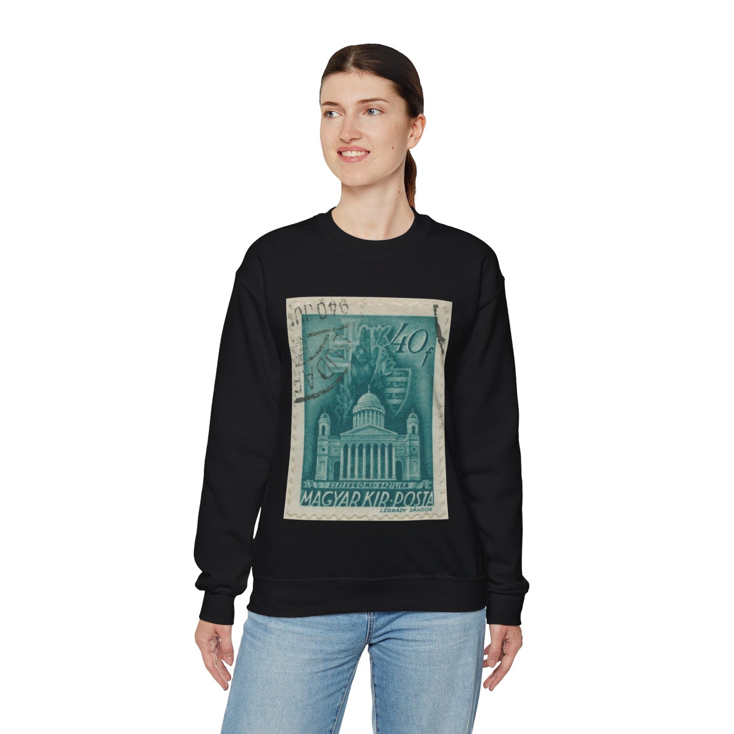 Frimärke ur Gösta Bodmans filatelistiska motivsamling, påbörjad 1950.Frimärke från Ungern, 1939. Motiv av Basilikan i Eszergom. Black Heavy Blend Adult Crew Neck SweatShirt