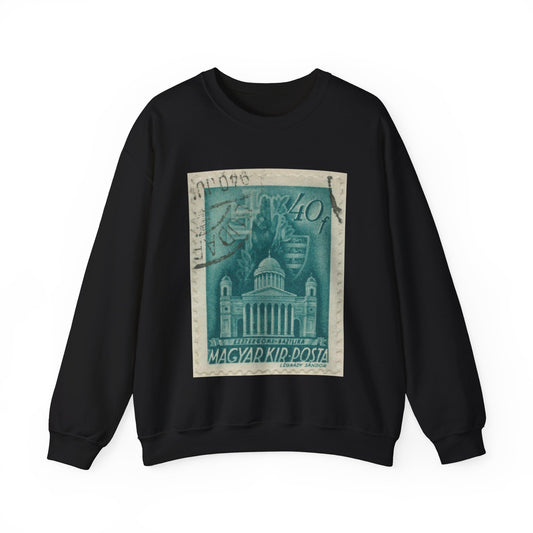 Frimärke ur Gösta Bodmans filatelistiska motivsamling, påbörjad 1950.Frimärke från Ungern, 1939. Motiv av Basilikan i Eszergom. Black Heavy Blend Adult Crew Neck SweatShirt