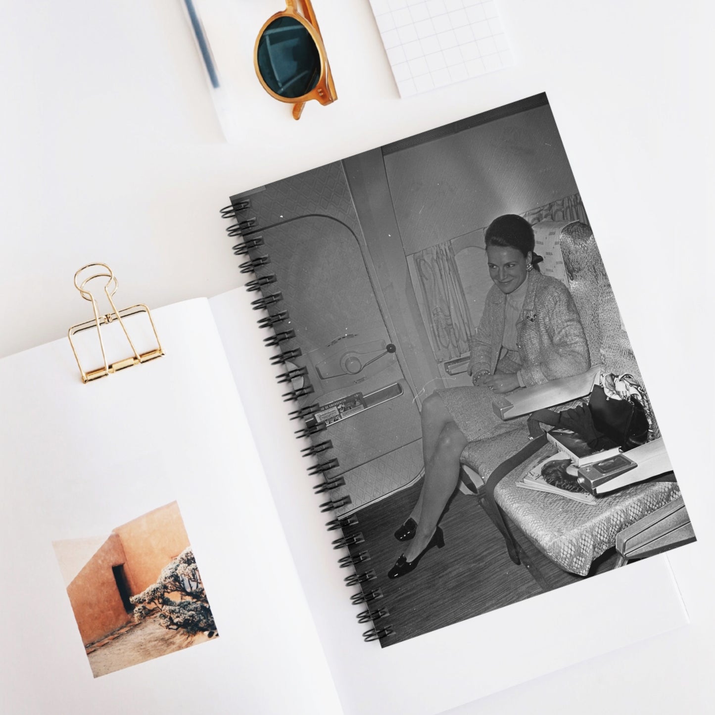 Vertrek prinses Irene van Schiphol. De prinses in het Spiral Bound Ruled Notebook with Printed Cover