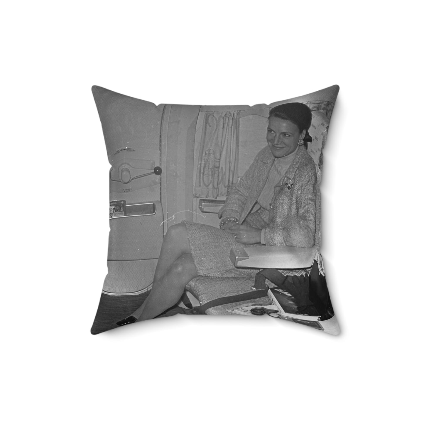 Vertrek prinses Irene van Schiphol. De prinses in het Decorative Accent Square Pillow