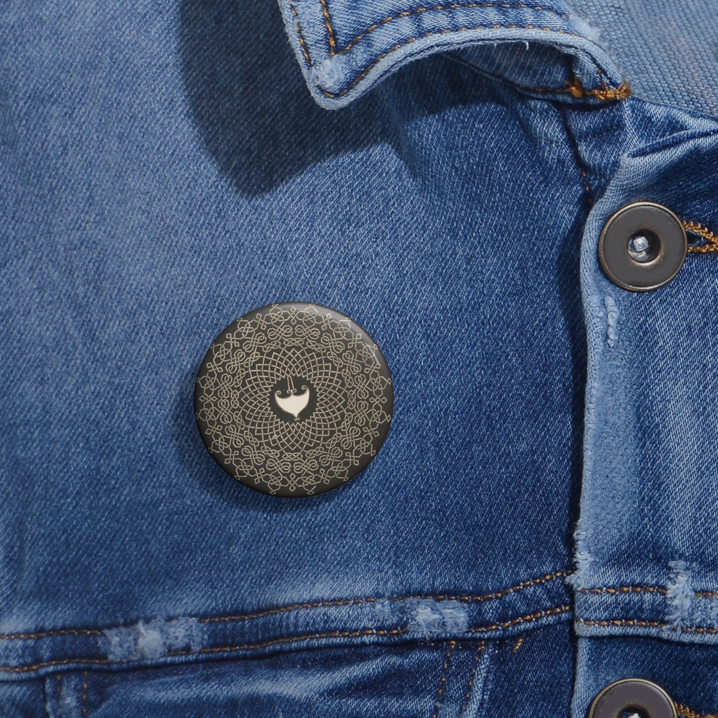 “The Second Knot”. Interlaced Roundel with an Amazon Shield in its Center Pin Buttons with Crisp Design