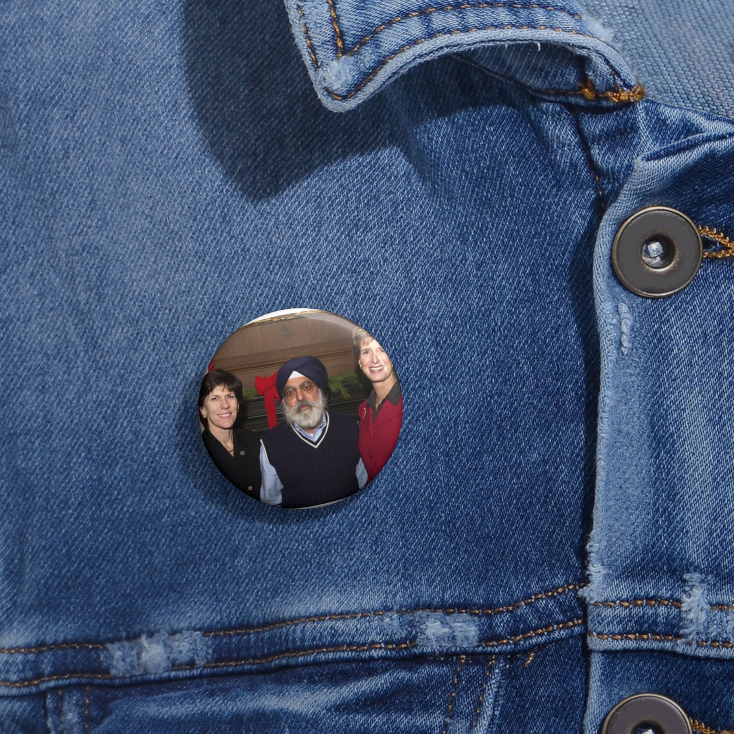 Administrator Christine Todd Whitman /Deputy Administrator Linda Fisher meet staff [412-APD-A109-DSC_0019.JPG] Pin Buttons with Crisp Design