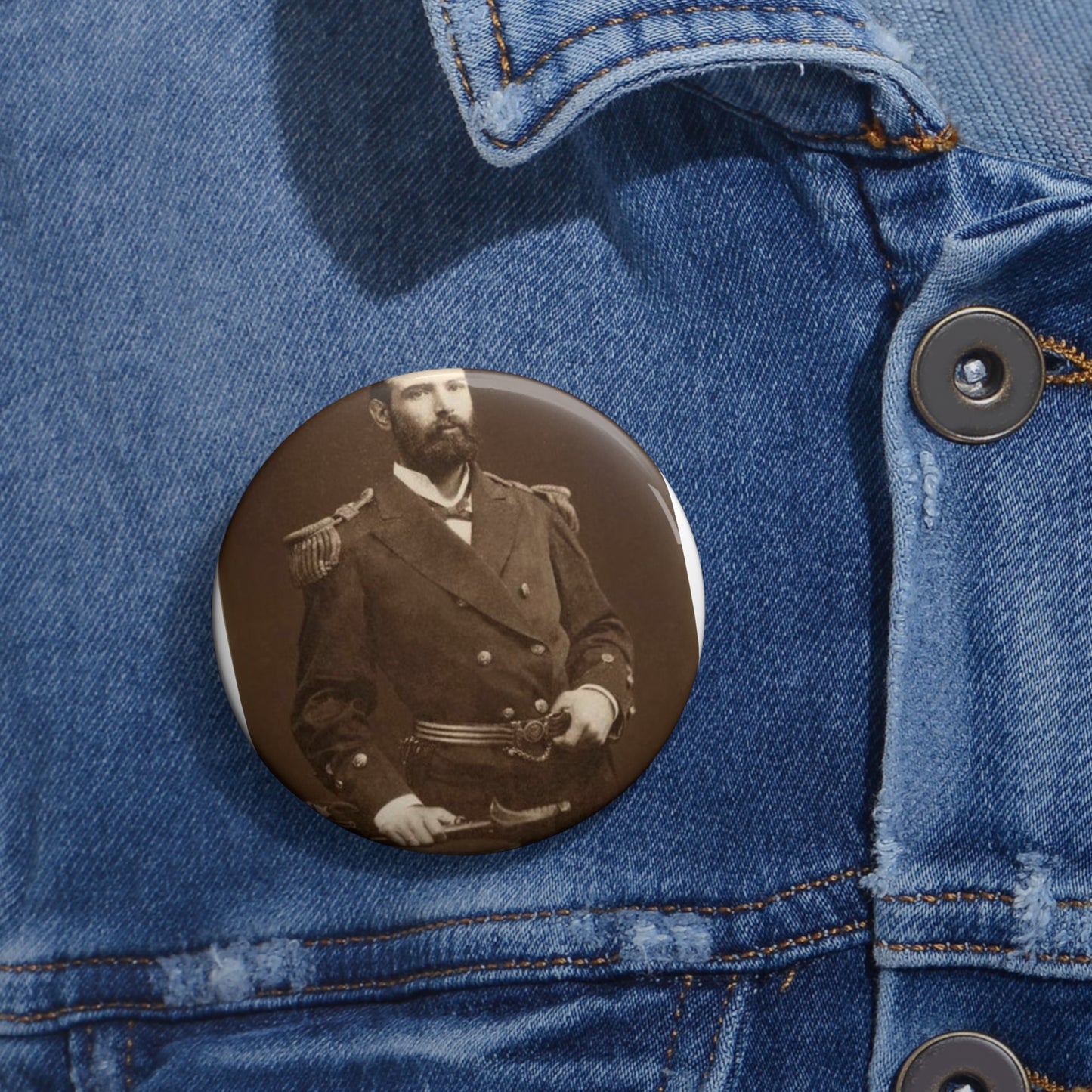 Foto A.Prat - A black and white photo of a man in uniform Pin Buttons with Crisp Design