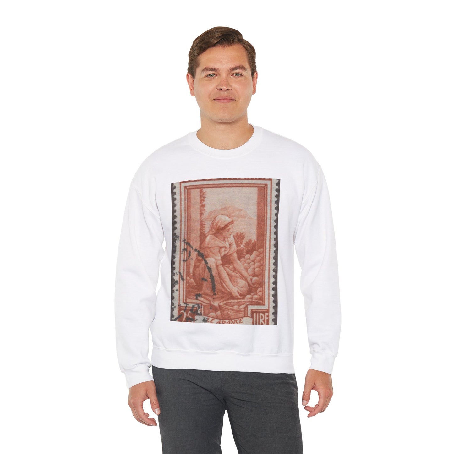 Frimärke ur Gösta Bodmans filatelistiska motivsamling, påbörjad 1950.Frimärke från Italien, 1950. Motiv av apelsinskörd på Sicilien. White Heavy Blend Adult Crew Neck SweatShirt