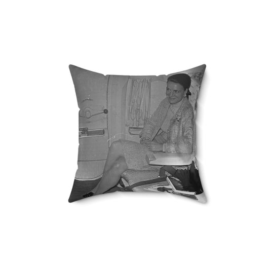 Vertrek prinses Irene van Schiphol. De prinses in het Decorative Accent Square Pillow