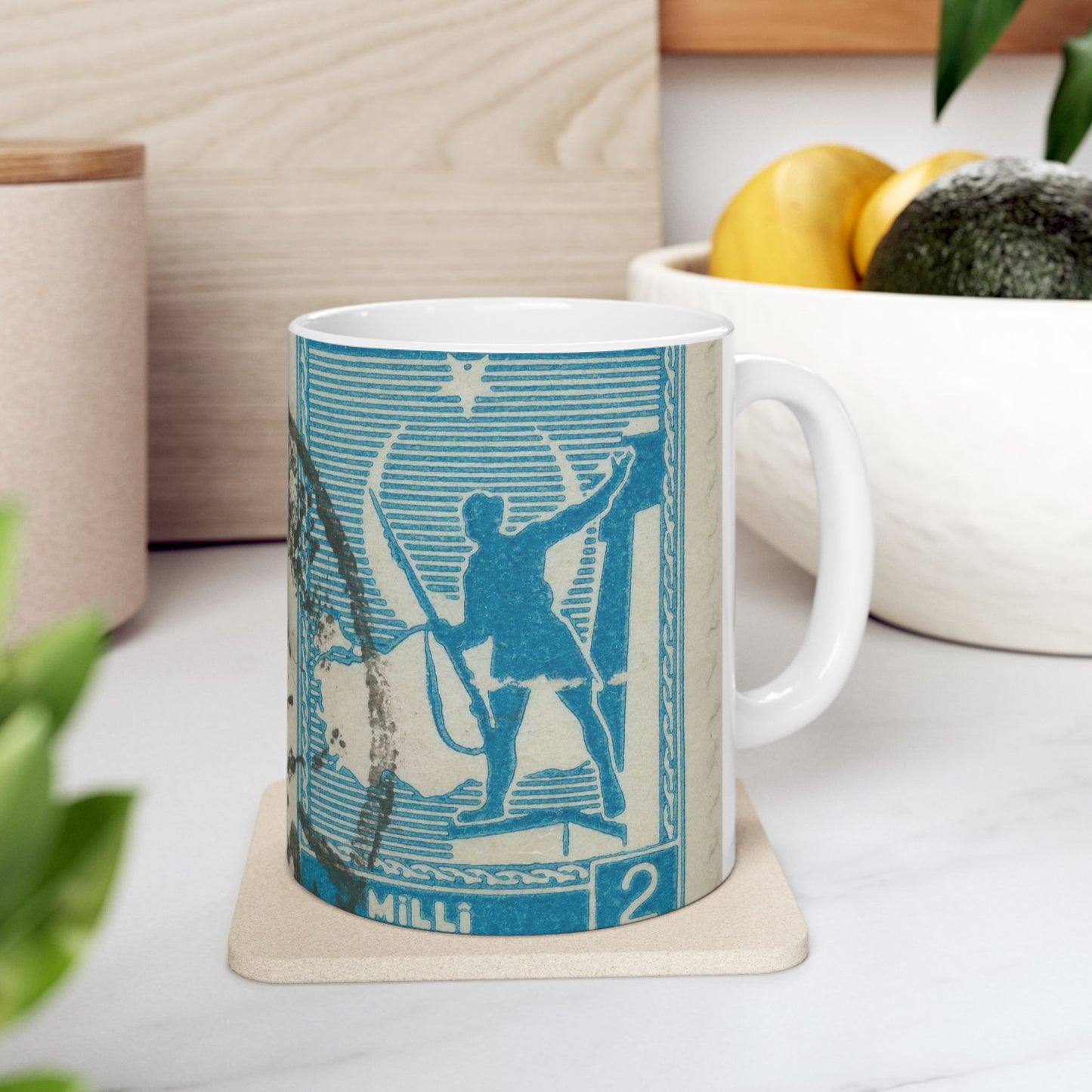 Frimärke ur Gösta Bodmans filatelistiska motivsamling, påbörjad 1950.Frimärke från Turkiet, 1941. Motiv av soldat framför Turkiets karta. Beautiful Novelty Ceramic Coffee Mug 11oz