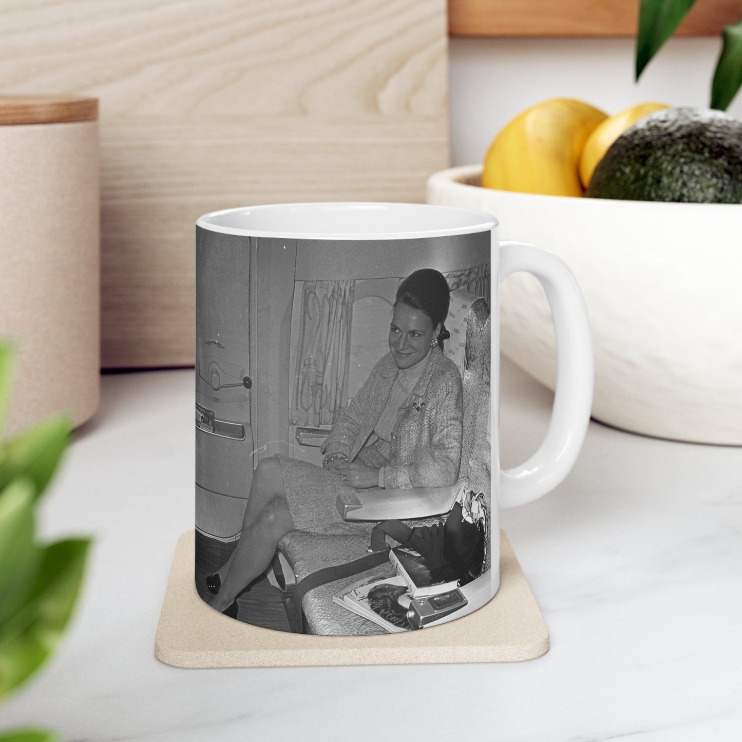 Vertrek prinses Irene van Schiphol. De prinses in het Beautiful Novelty Ceramic Coffee Mug 11oz